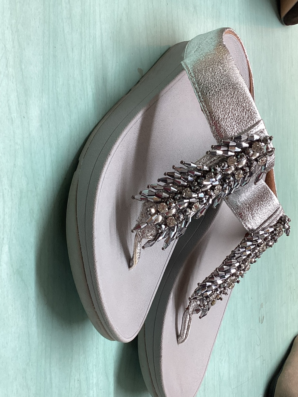 Fitflop Women's Beaded Glitter Thong Sandals in Light Pink and Silver Beads